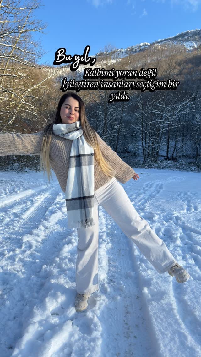 Post 10 by 'Özlem Çelik' on Instagram (video)