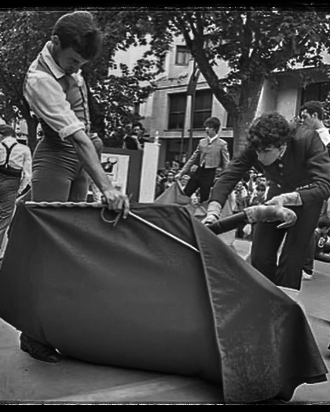 Post 1 by Capotes Patato Sastreria on Instagram (image)