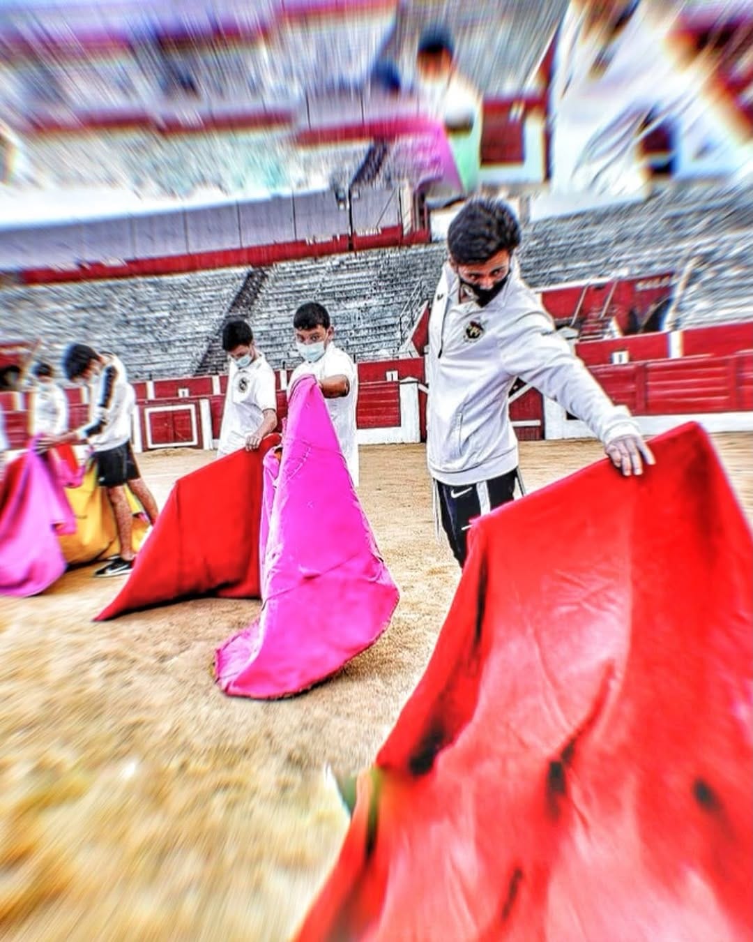 Post 7 by Capotes Patato Sastreria on Instagram (image)