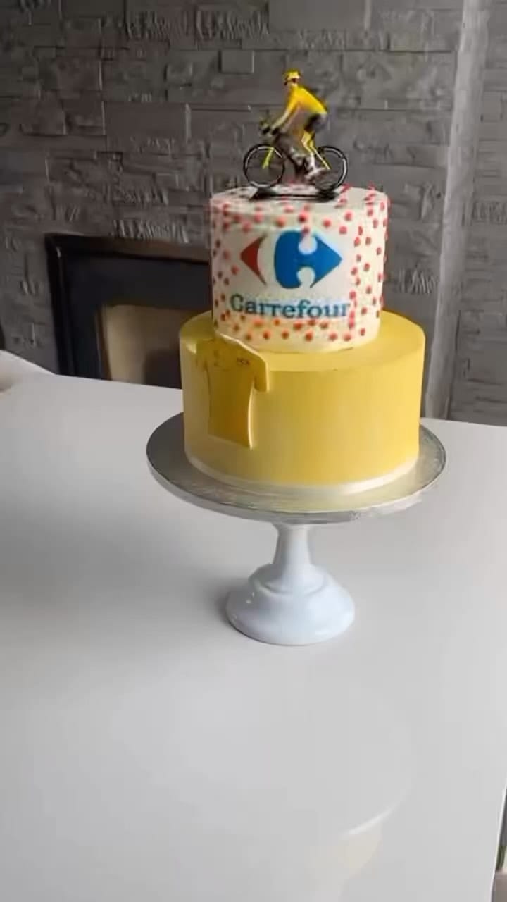 Post 6 by Celebration Wedding Cakes on Instagram (video)