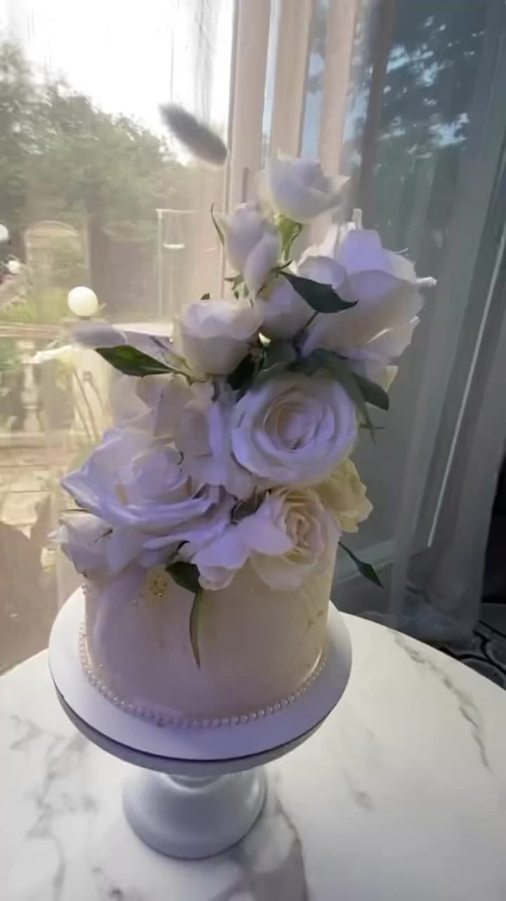 Post 8 by Celebration Wedding Cakes on Instagram (video)