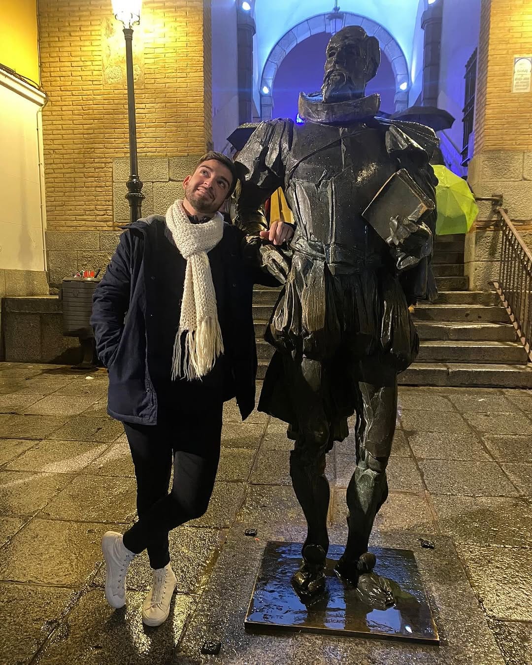 Post 9 by ANTONIO ANGULO on Instagram (carousel)