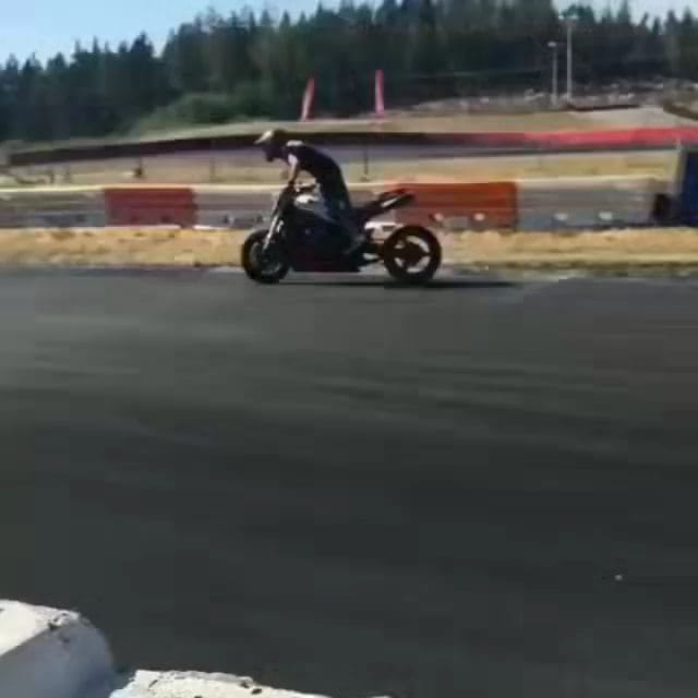 Post 2 by Locos Por Los Coches on Instagram (video)