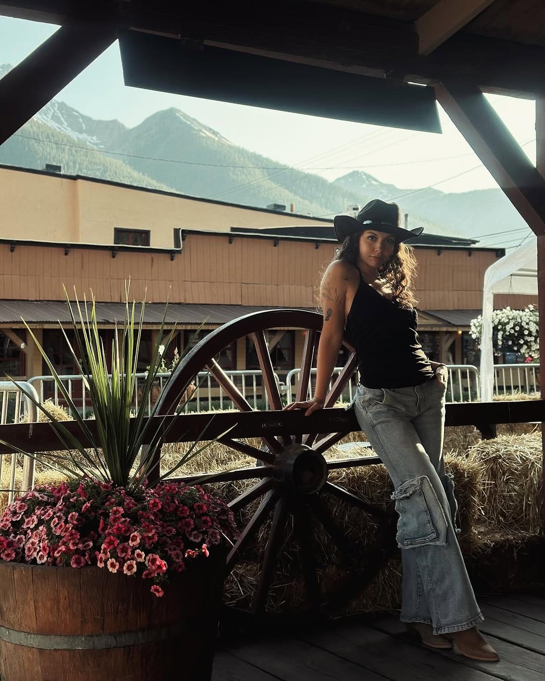 Post 5 by @ines_scodelario on Instagram (carousel)