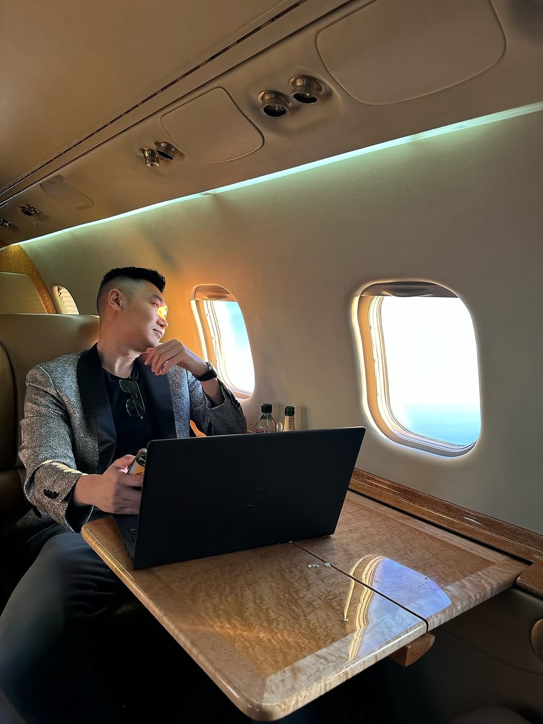 Post 8 by Aisen Li • Dating & Sales Coach for Men on Instagram (carousel)