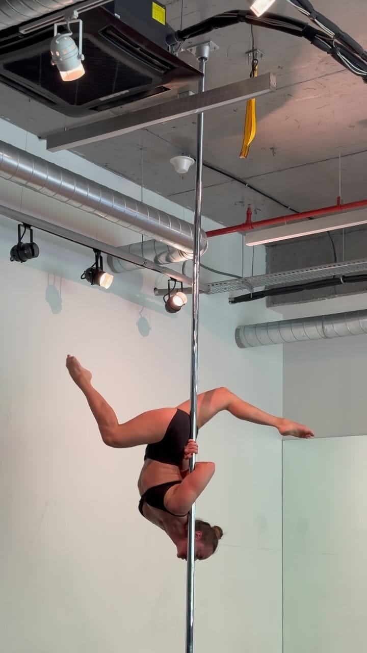 Post 5 by Elena Yablokova on Instagram (video)