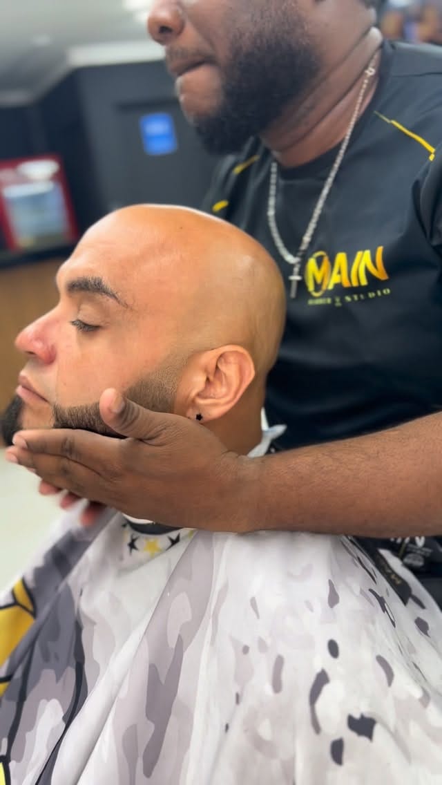 Post 5 by Barberia Profesional on Instagram (video)