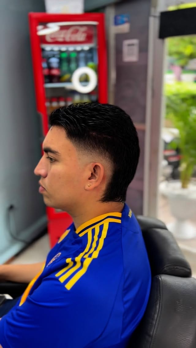 Post 10 by Barberia Profesional on Instagram (video)