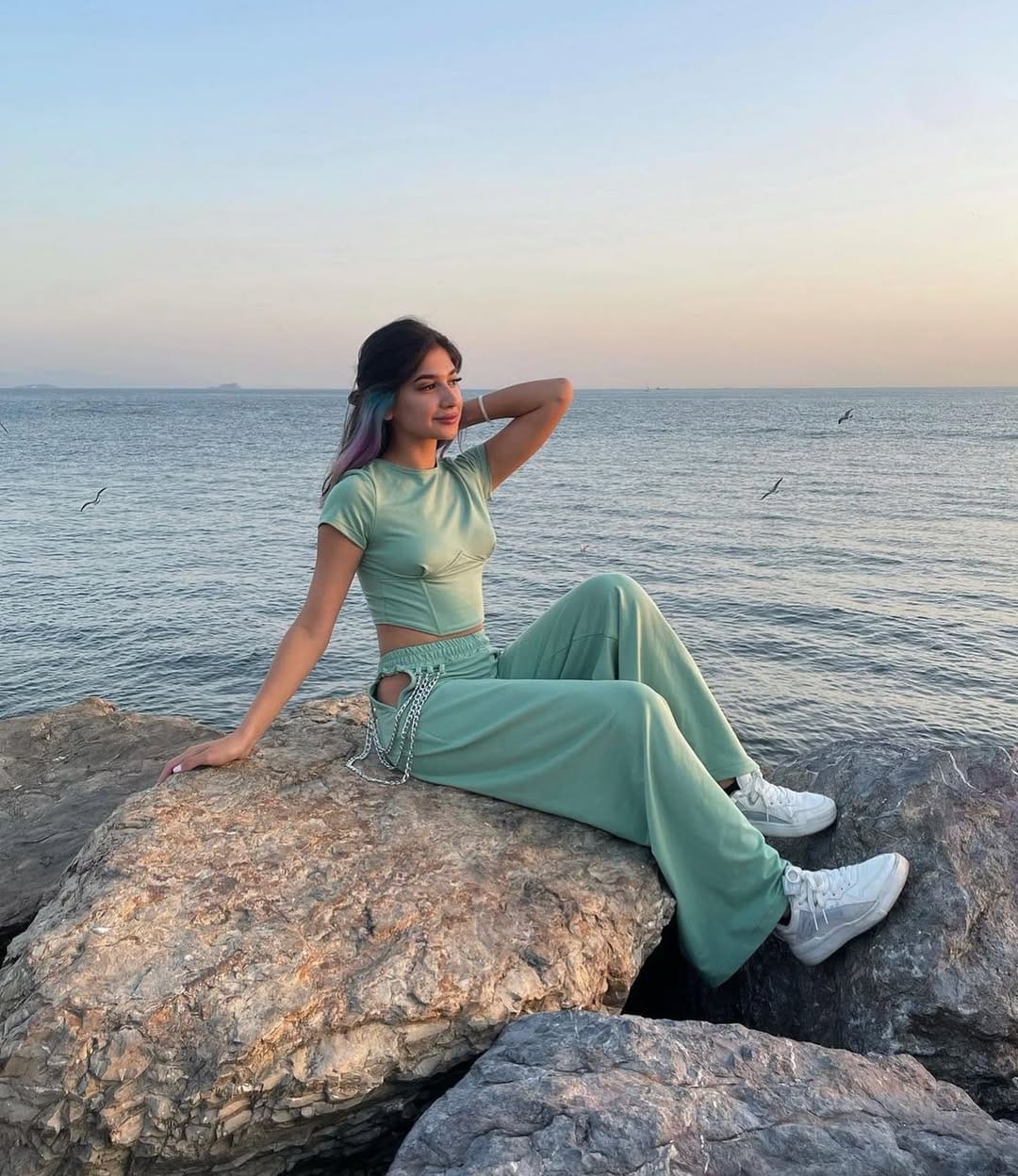 Post 10 by 𝐋𝐞𝐨_𝟏𝟕𝐬 on Instagram (image)