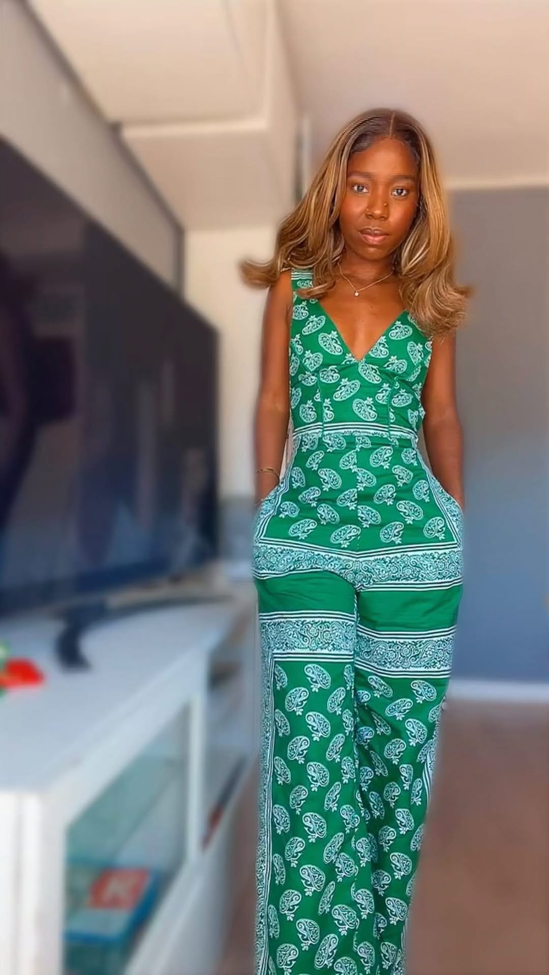 Post 2 by Mia Hamidou on Instagram (video)
