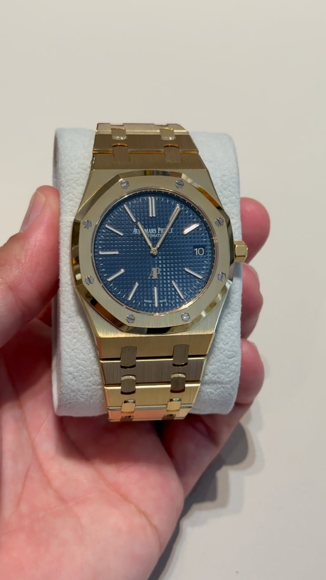 Post 10 by Premium Watch on Instagram (video)