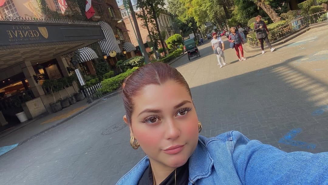 Post 10 by Anahí🍒 on Instagram (carousel)