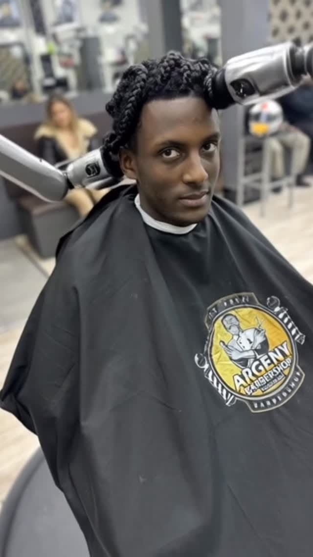 Post 3 by Argeny peluquería barbershop on Instagram (video)