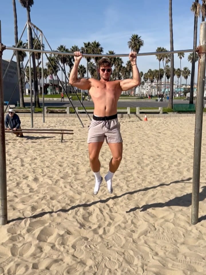 Post 5 by Lucas on Instagram (carousel)