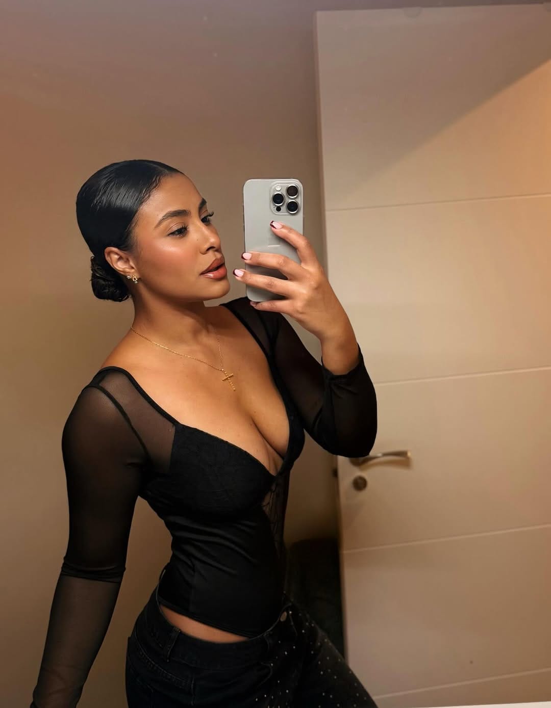 Post 9 by 𝐋𝐀𝐔𝐑𝐀 🌼 on Instagram (carousel)