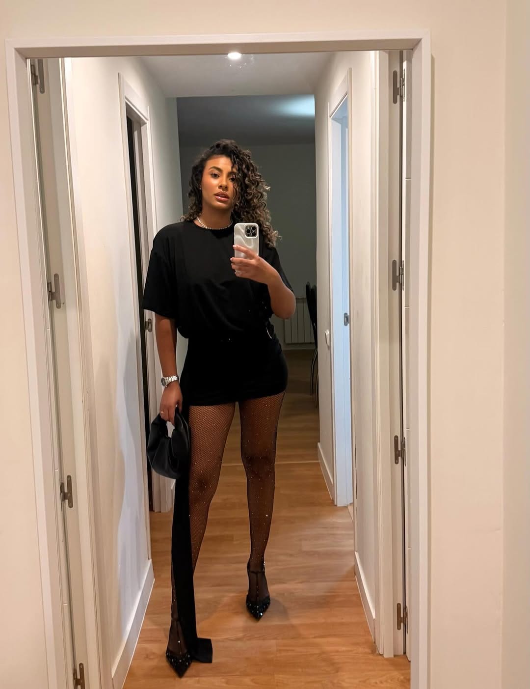 Post 8 by 𝐋𝐀𝐔𝐑𝐀 🌼 on Instagram (carousel)