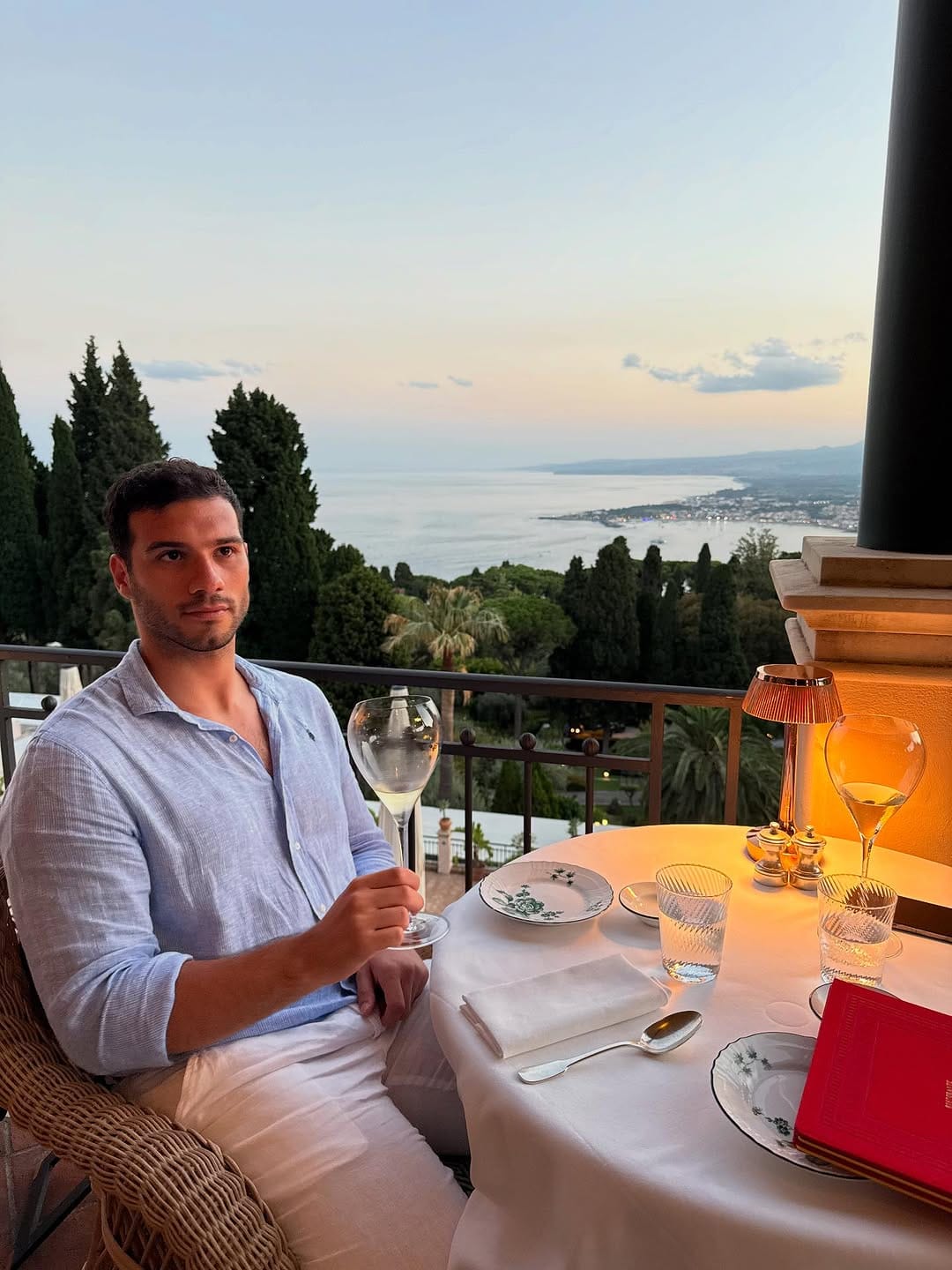 Post 5 by Antonio on Instagram (carousel)