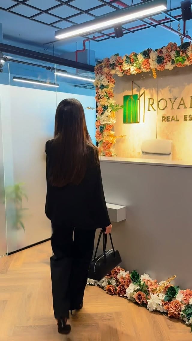 Post 7 by Dina Abdul-Khalek on Instagram (video)