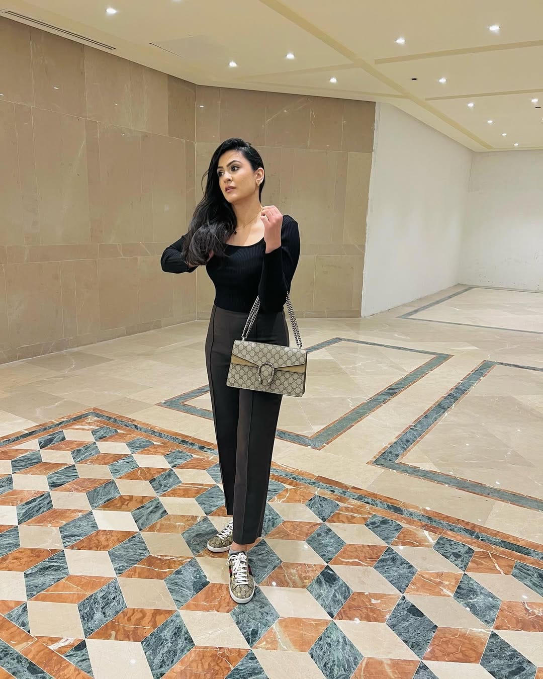 Post 3 by Z𝚘𝚢𝚊_𝙸𝚖 on Instagram (carousel)