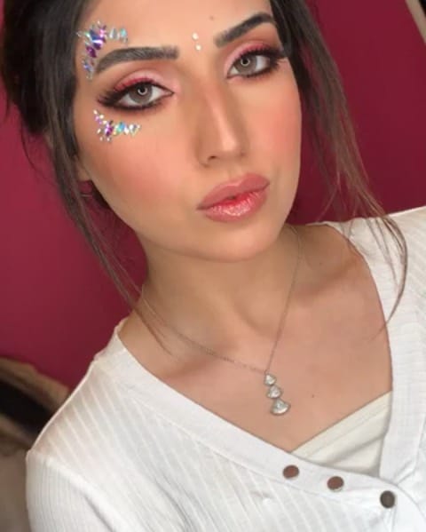 Post 10 by Makeup Artist on Instagram (video)