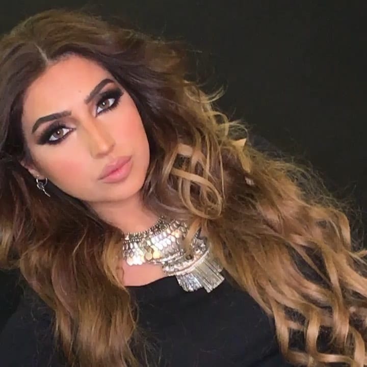 Post 5 by Makeup Artist on Instagram (video)