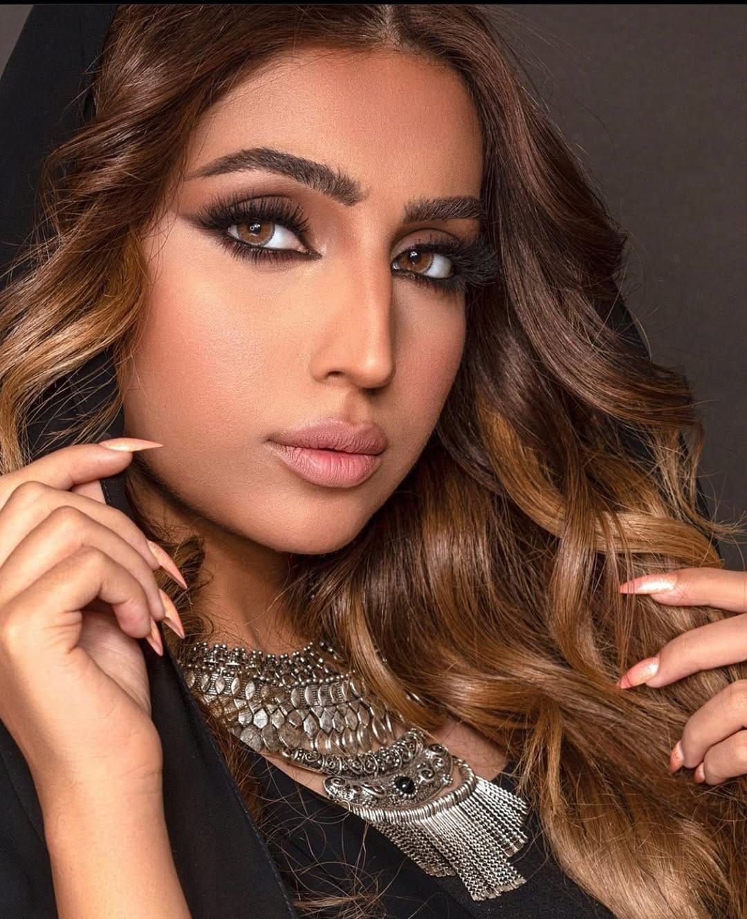 Post 3 by Makeup Artist on Instagram (image)