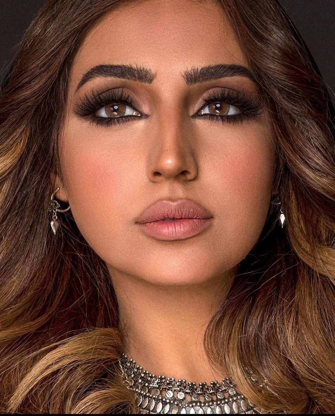 Post 2 by Makeup Artist on Instagram (image)