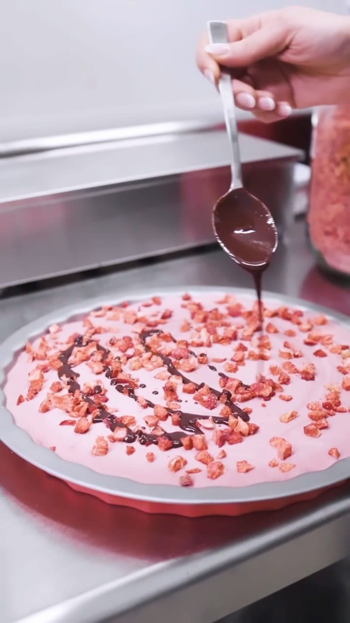 Post 4 by VEGCRAVER Vegan Food 🧡 on Instagram (video)