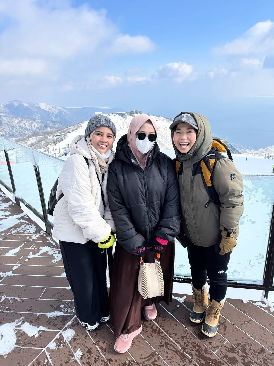 Post 4 by Akemi Takeuchi on Instagram (carousel)