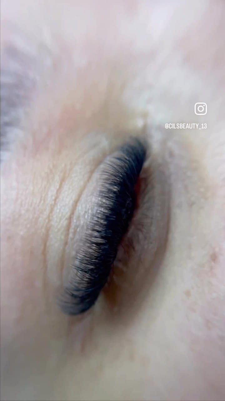 Post 10 by Cils Beauty Paris on Instagram (video)