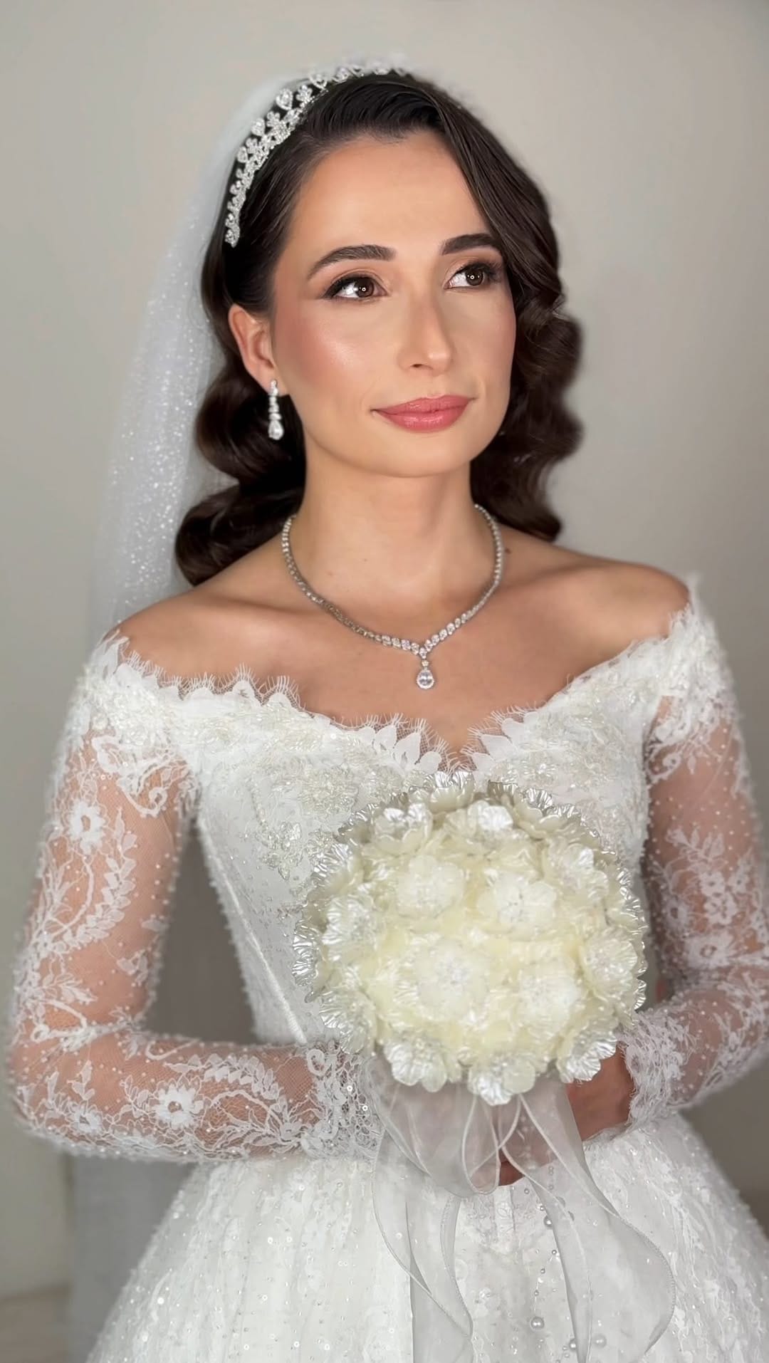 Post 3 by Elif ✨ Bridal Makeup Artist on Instagram (video)