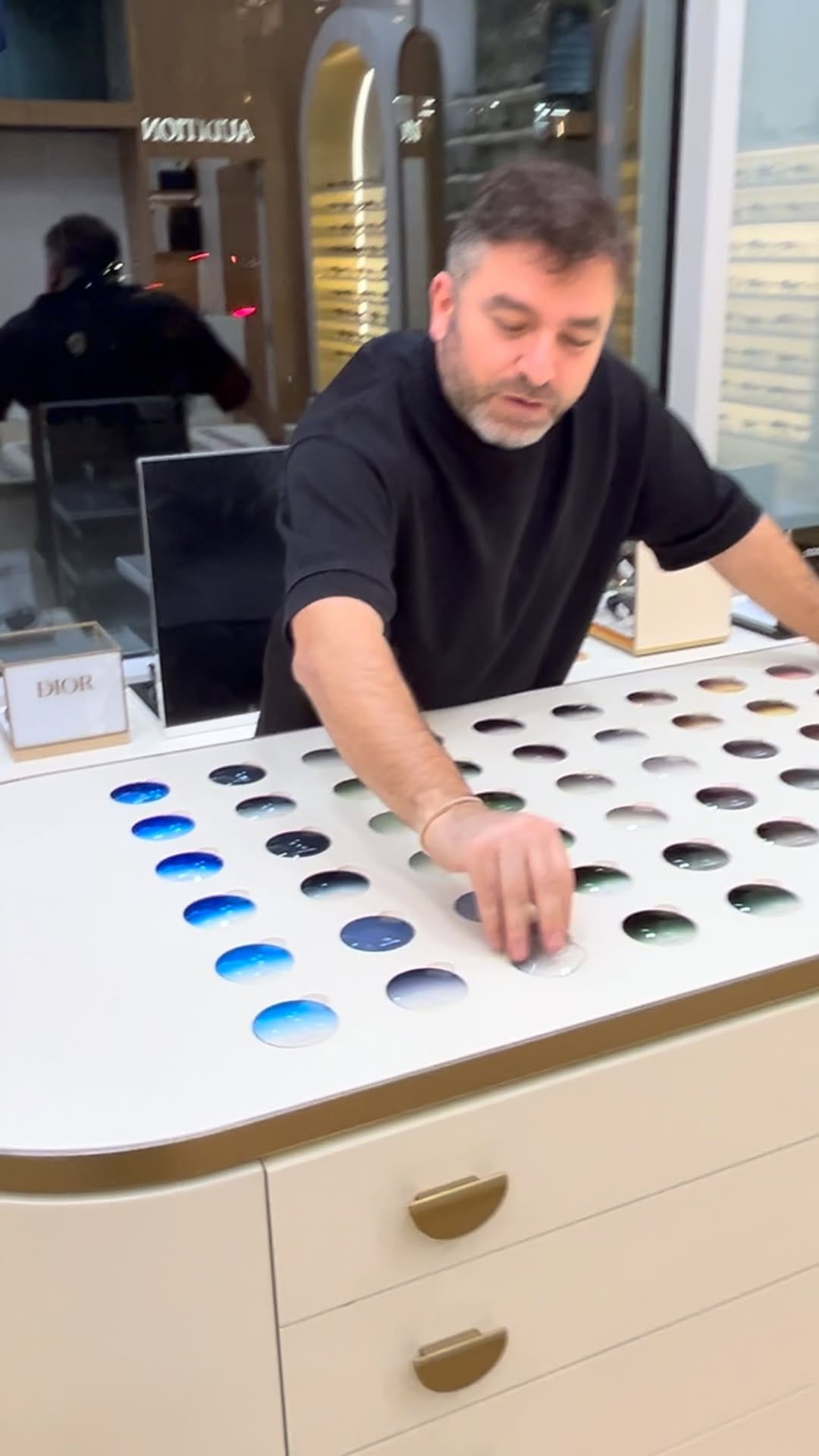 Post 9 by Ova lunetier parisien on Instagram (video)
