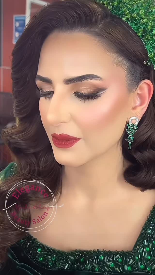 Post 6 by Elegance Beauty Salon /Toronto mua Weeda Ashraf on Instagram (video)