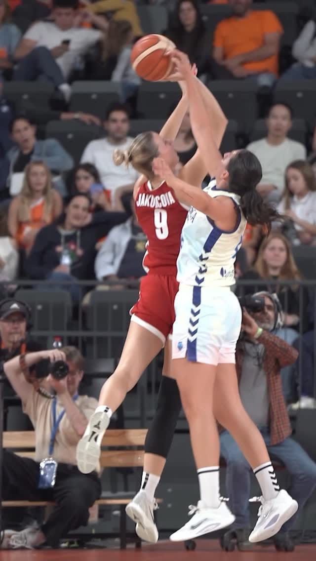 Post 7 by María Araújo on Instagram (video)