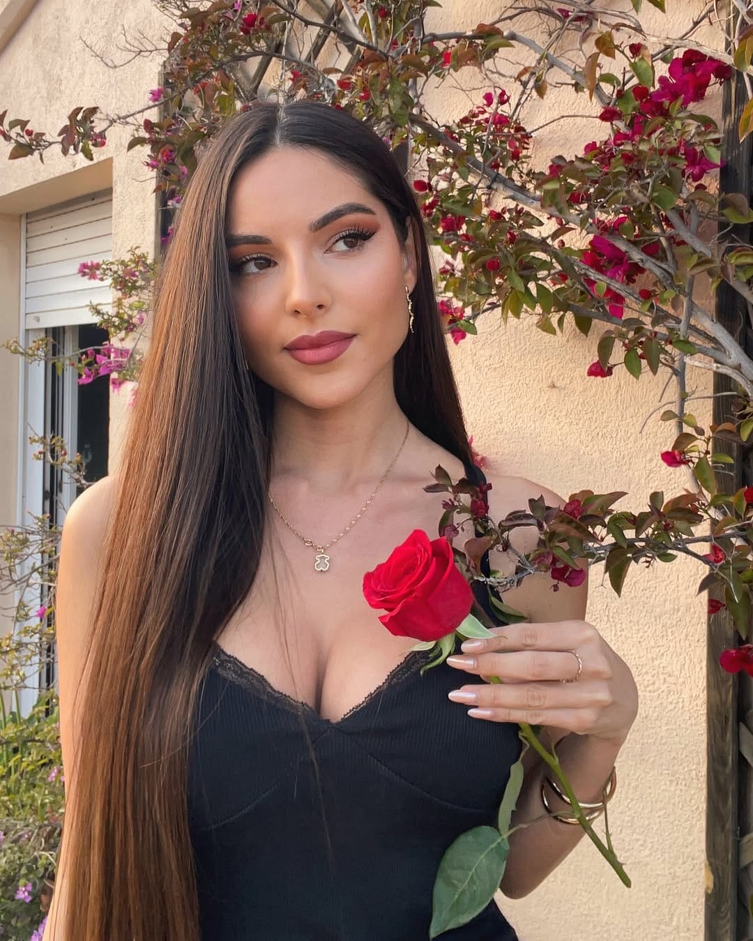Post 8 by Daphne 🌹 on Instagram (carousel)