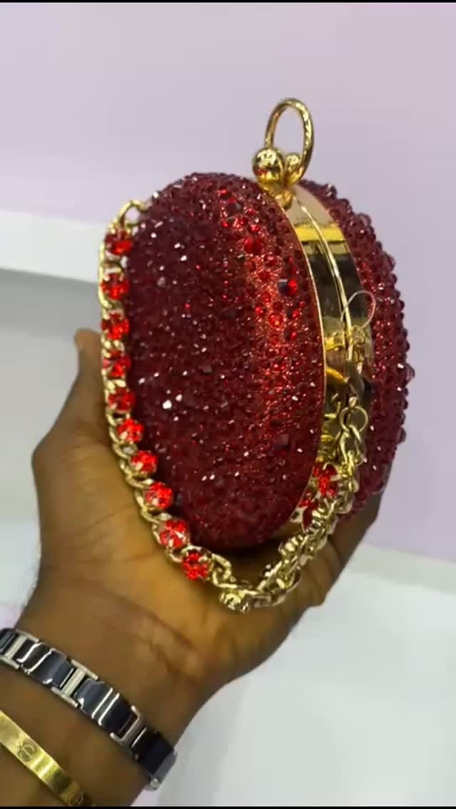 Post 1 by tehilahcouture on Instagram (video)