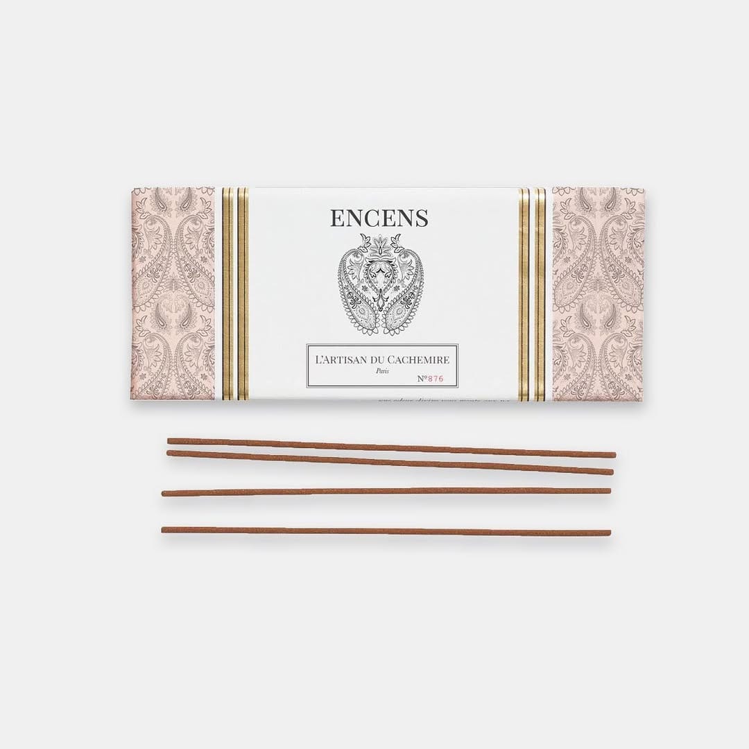 Post 8 by L' Artisan du Cachemire on Instagram (image)
