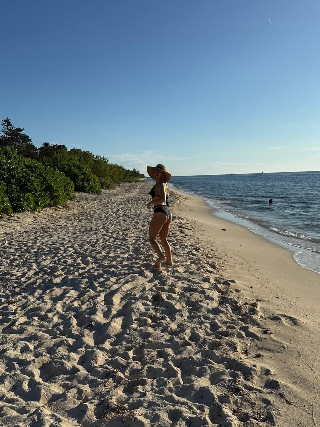 Post 4 by Nia Kinch on Instagram (image)