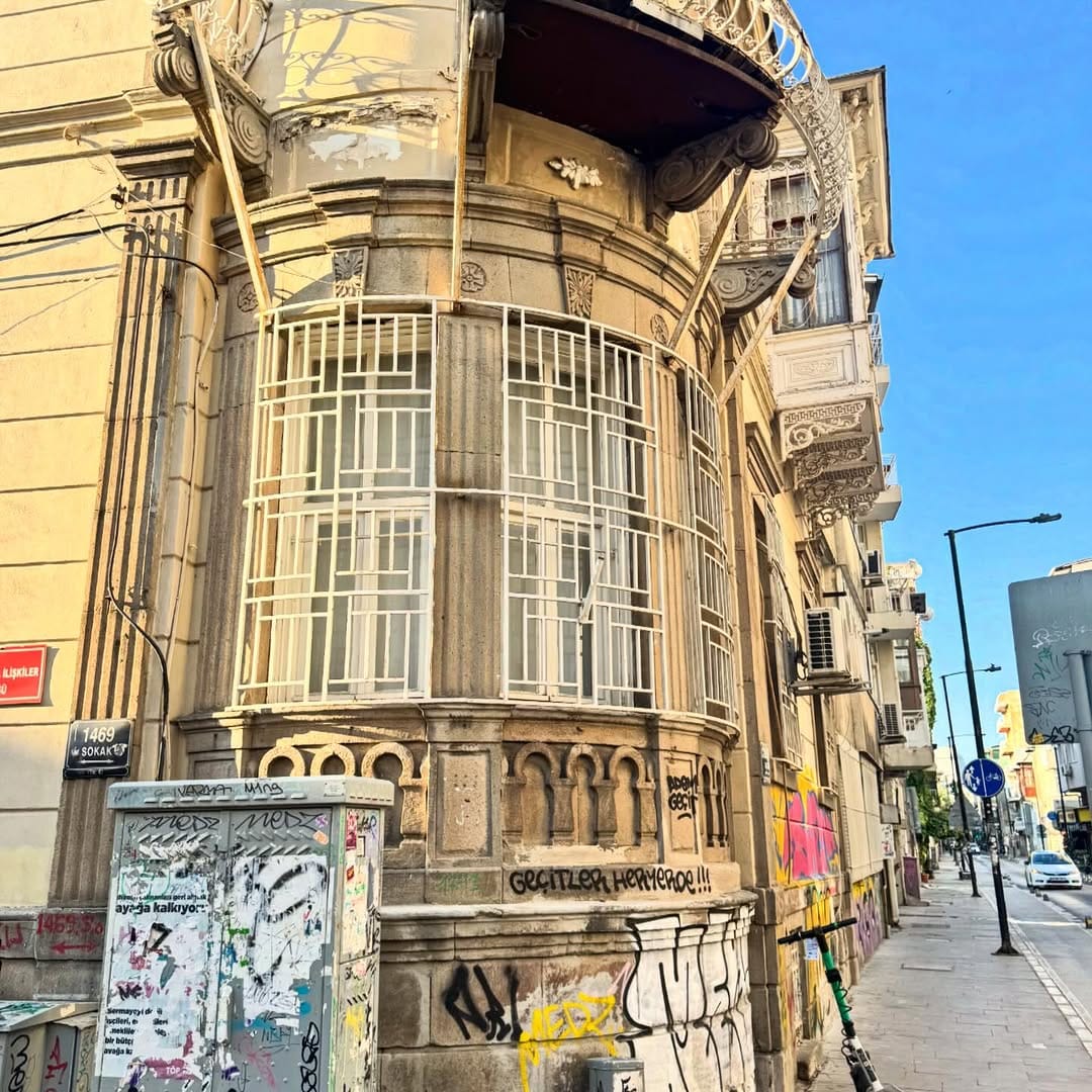 Post 3 by İzmir is love on Instagram (image)