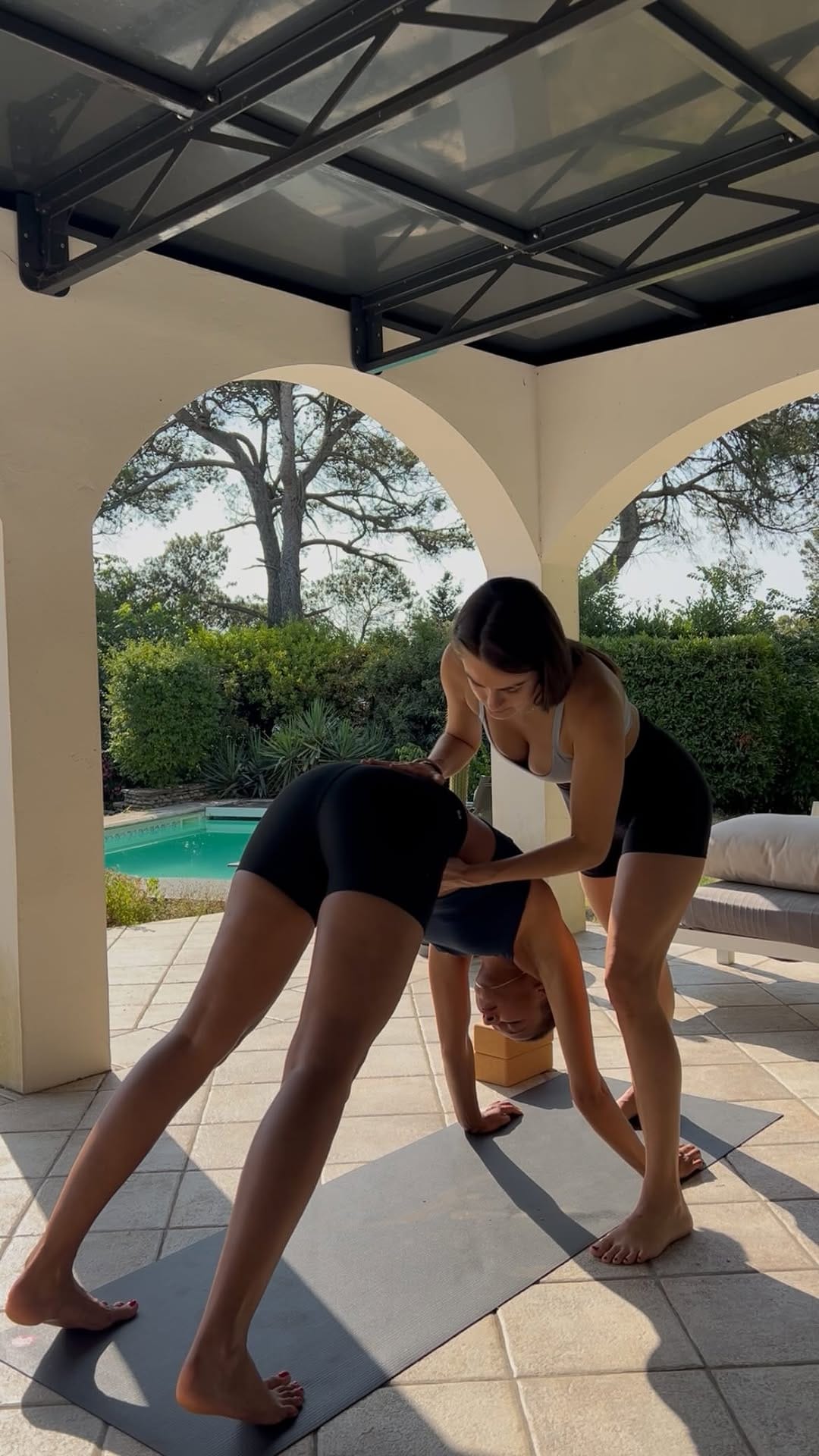 Post 10 by Cécile Campredon • Yoga teacher on Instagram (video)