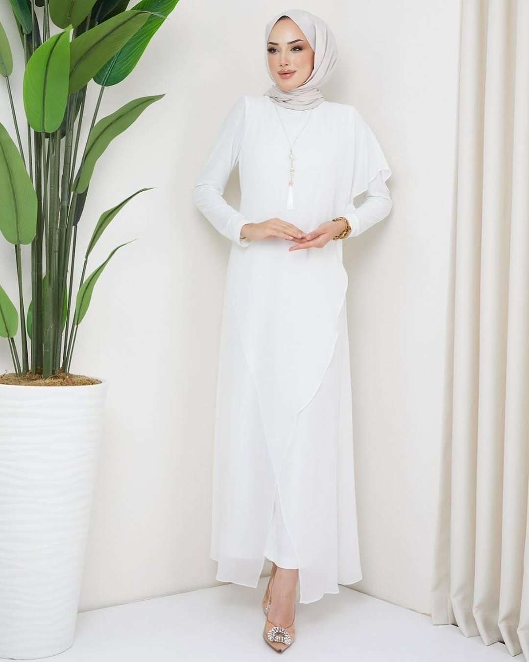 Post 2 by Hijab, Eveningdress, Abaya on Instagram (carousel)