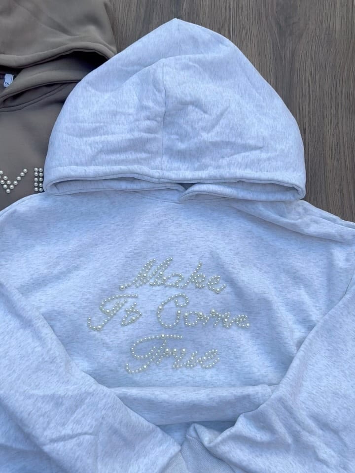 Post 10 by casual clothes on Instagram (carousel)