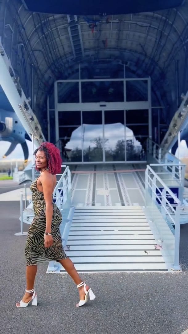 Post 2 by Rose Rovhalie on Instagram (video)