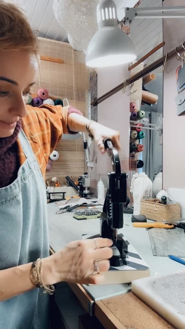Post 1 by Maroquinerie ⼺ Ateliers créatifs on Instagram (video)