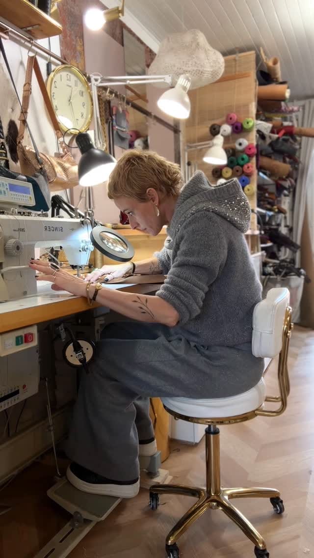 Post 3 by Maroquinerie ⼺ Ateliers créatifs on Instagram (video)