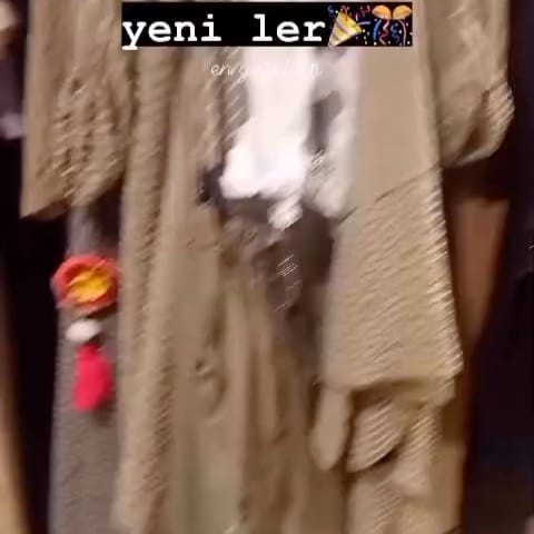 Post 4 by Y-London on Instagram (video)