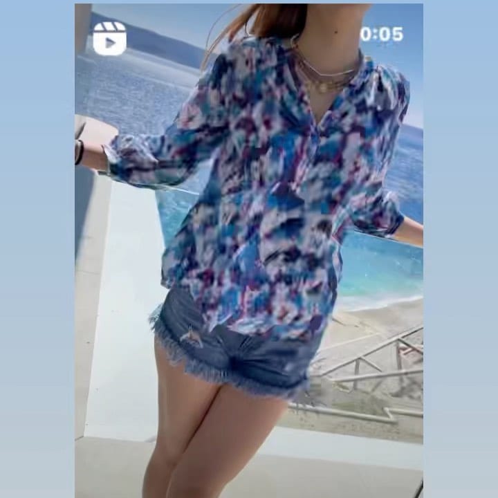 Post 6 by Y-London on Instagram (video)