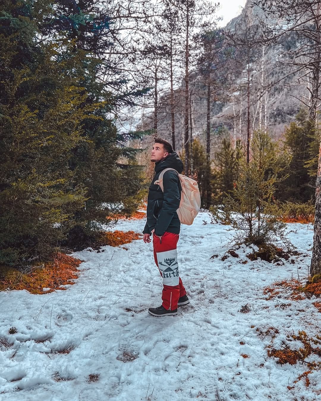 Post 4 by Santiago Porras on Instagram (image)