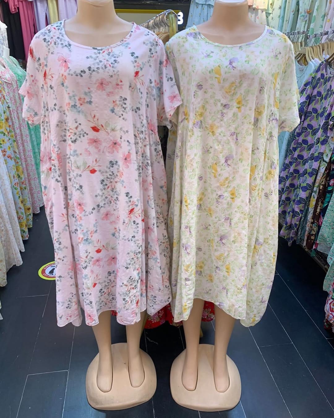 Post 5 by Hong kong star 0563271118 on Instagram (image)