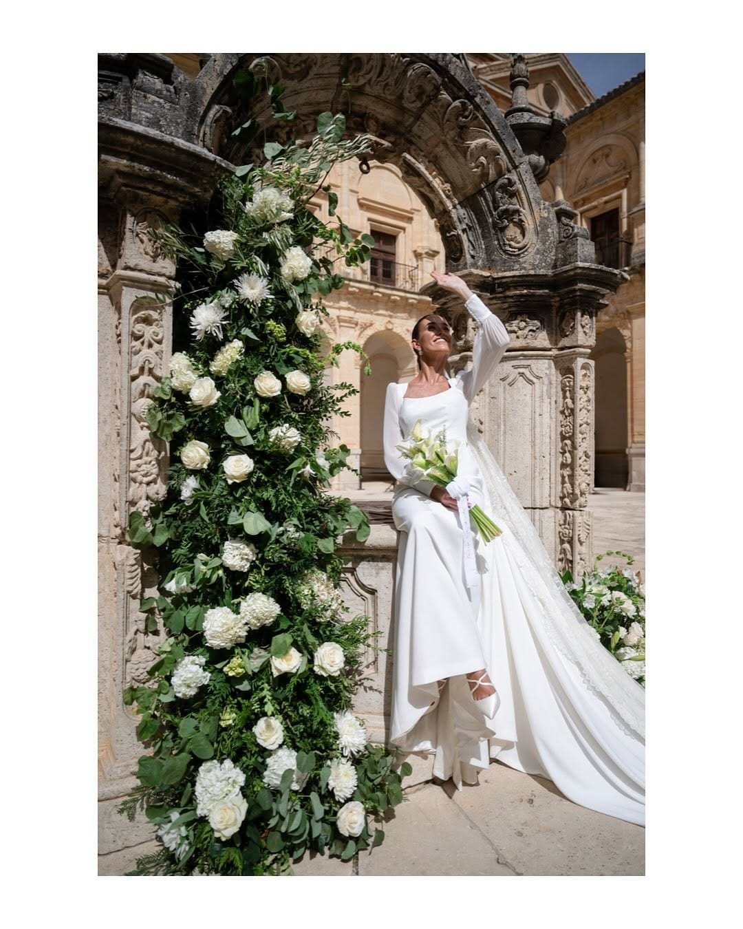 Post 8 by Luis Rocamora | Vestidos de novia e invitada on Instagram (carousel)